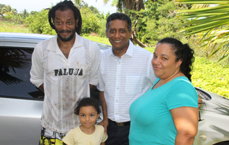 President Danny Faure visited Praslin this morning as a continuation of his series of visits to inner islands.