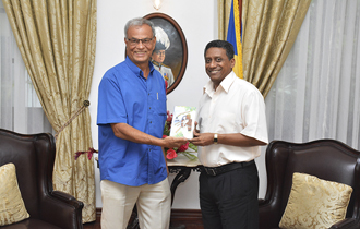 The Seychellois author of the book entitled 'Beyond the Horizon', Mr Robert Grandcourt, paid a courtesy call to President Danny Faure at State House.