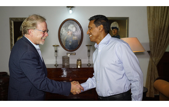 President Danny Faure met with the Country Director for Seychelles at the World Bank, Mr Mark Lundell, at State House.