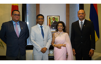 President Faure held several meetings with key personalities in the Mauritian Government. He met with former Prime Minister of Mauritius, Mr Paul Bérenger, Acting Chief Justice, Justice Eddy Balancy, Minister of Industry, Commerce and Consumer Protection,