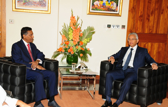 On the second day of his State Visit to Mauritius, President Faure met with the Prime Minister of the Republic of Mauritius, His Excellency Honourable Pravind Kumar Jugnaught for a Tête–à-Tête at the New Treasure House in Port Louis Mauritius.