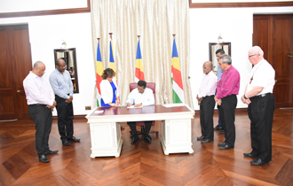 President Danny Faure formally assented to the Truth, Reconciliation and National Unity Commission Act 2018 in an official document signing ceremony at State House.