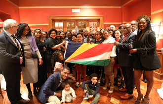 President Ramkalawan meets with members of the Seychellois community living in Italy