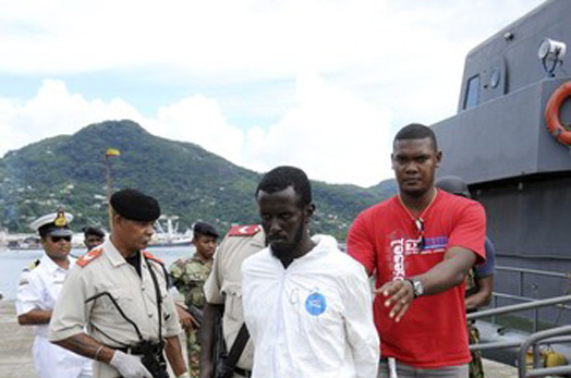 Piracy: Seychellois fishermen and Iranian crew rescued Piracy: Seychellois fishermen and Iranian crew rescued