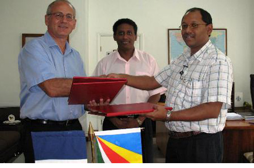France writes off 20.2 million euros of Seychelles' debt France writes off 20.2 million euros of Seychelles' debt