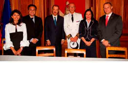 Visite officielle du President James Michel à la Reunion; Signature de trois accords pour un partenariat plus étroit. Visite officielle du President James Michel à la Reunion; Signature de trois accords pour un partenariat plus étroit.