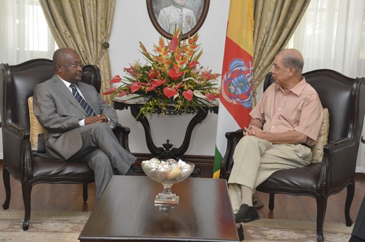 Le Secrétaire général de la COI en visite de courtoisie chez le Président Michel Le Secrétaire général de la COI en visite de courtoisie chez le Président Michel