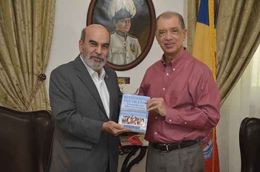 “Seychelles is taking the lead worldwide on the Blue Economy”- FAO Director General pays courtesy call on President James Michel “Seychelles is taking the lead worldwide on the Blue Economy”- FAO Director General pays courtesy call on President James Michel