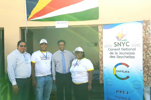 Le Président Faure visite Les Stands du conseil National de la Jeunesse des Seychelles au Salon des Jeunes Entrepreneurs de L’Océan Indien à Antananarivo. Le Président Faure visite Les Stands du conseil National de la Jeunesse des Seychelles au Salon des Jeunes Entrepreneurs de L’Océan Indien à Antananarivo.