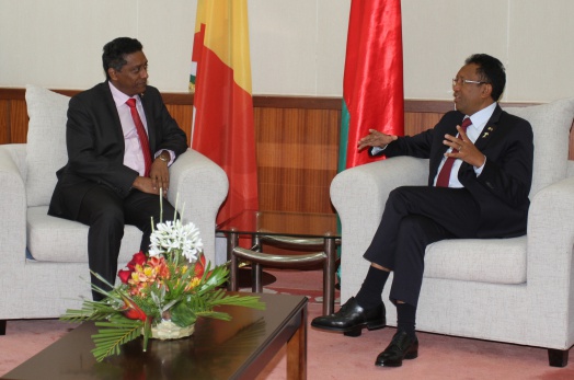 LE PRÉSIDENT DANNY FAURE S’ENTRETIENT AVEC LE PRÉSIDENT DE LA REPUBLIQUE DE MADAGASCAR LE PRÉSIDENT DANNY FAURE S’ENTRETIENT AVEC LE PRÉSIDENT DE LA REPUBLIQUE DE MADAGASCAR