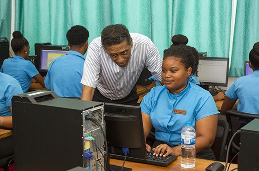 President Faure visits Professional Centres and University of Seychelles President Faure visits Professional Centres and University of Seychelles