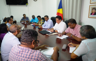 President Faure meets with members of the Seychelles Health Emergency Operation Centre