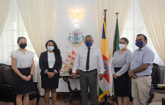 President Ramkalawan welcomes members of the Doctors 4 Doctors Seychelles Association at State House