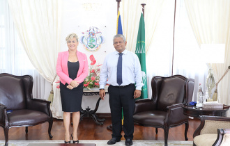 President meets Seychelles’ Chief Nursing Officer, Dr Gylian Mein at State House