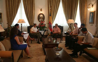 President Meets With Australian Envoy