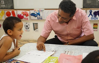 President Faure Visits Students at Beau Vallon