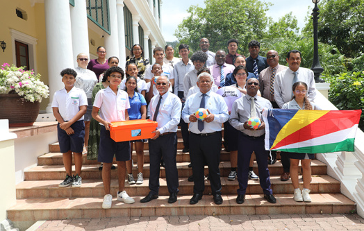 President Ramkalawan Meets Seychelles Robotics Team Ahead of International Competition – FIRST Global Challenge