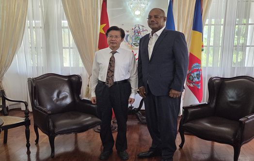 President Herminie Receives Chinese Delegation at State House